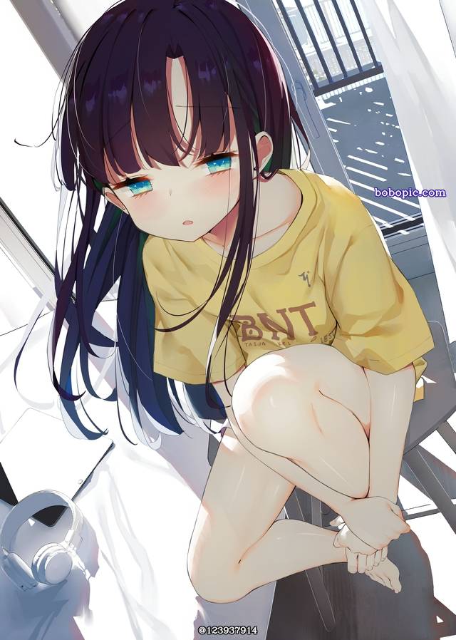 一张赤脚,素足,小女孩,足控,JK,头戴式耳机绘画图片