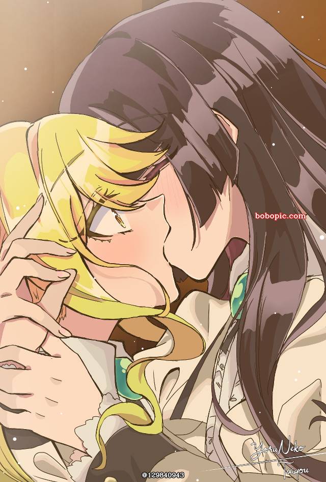 lesbian kiss, yuri