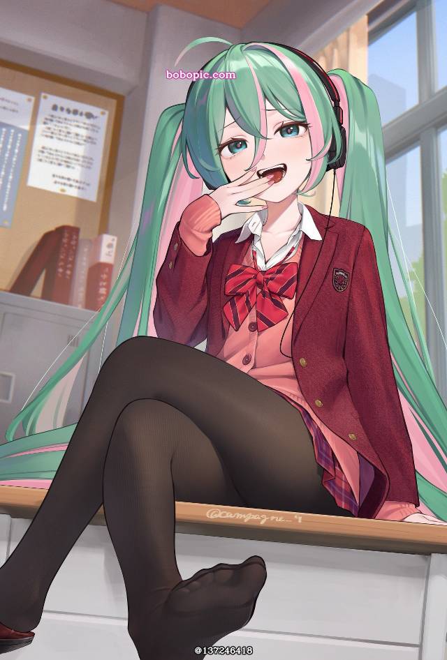 初音未来, crossed legs stockings, 跷二郎腿, 丝袜足底, blazer, 黑裤袜, scorn, 魅惑的大腿