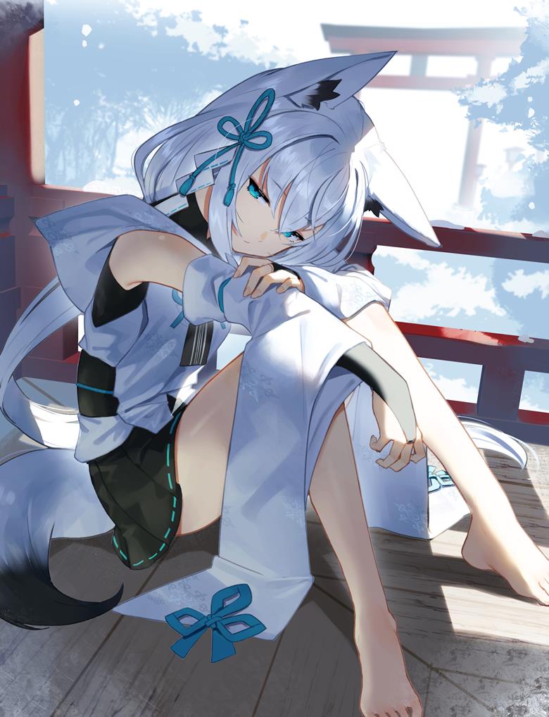 Hololive, 白上吹雪, 虚拟youtuber, 赤脚, fox ears, scornful eyes