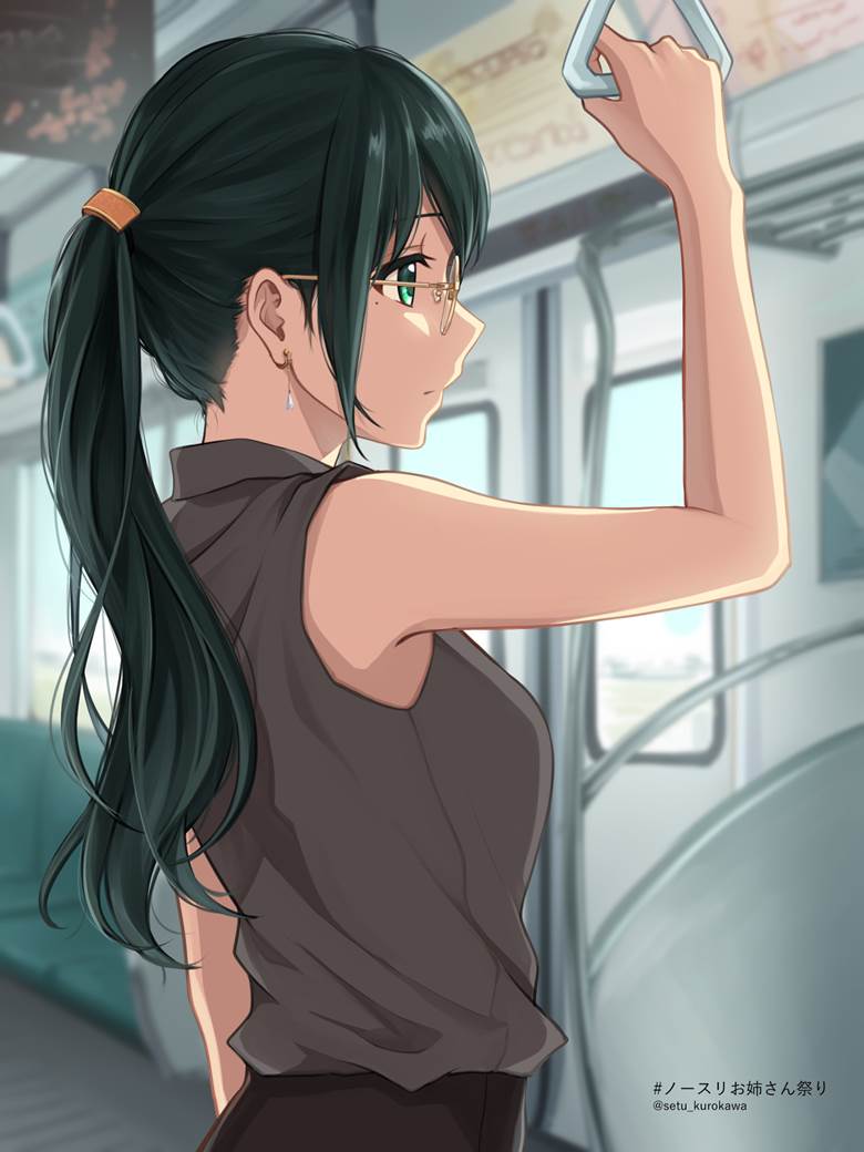 电车に揺られるメガネのお姉さん|黒川緤的眼镜美少女插画图片